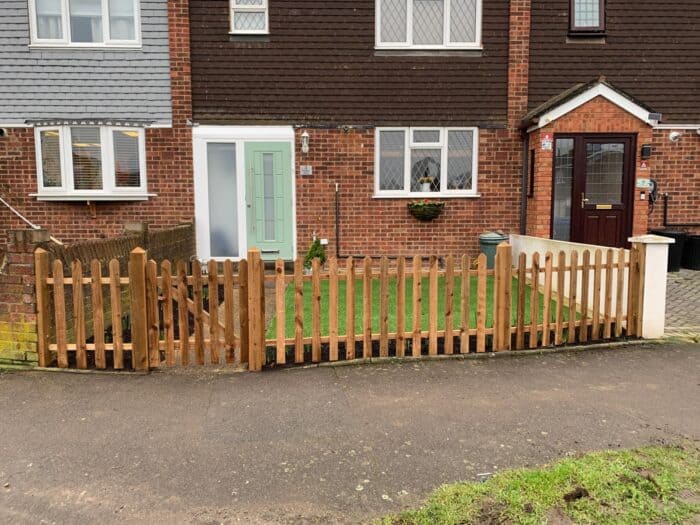 Round top picket fence panels - Image 2